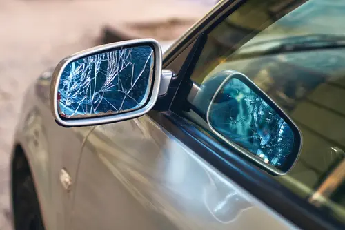 Difficulties of Driving With a Damaged Side View Mirror - Lucky Auto Glass Can Help