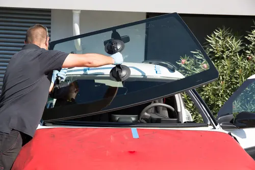 Get Mobile Auto Glass Repair in the 
Detroit Area - Lucky Auto Glass